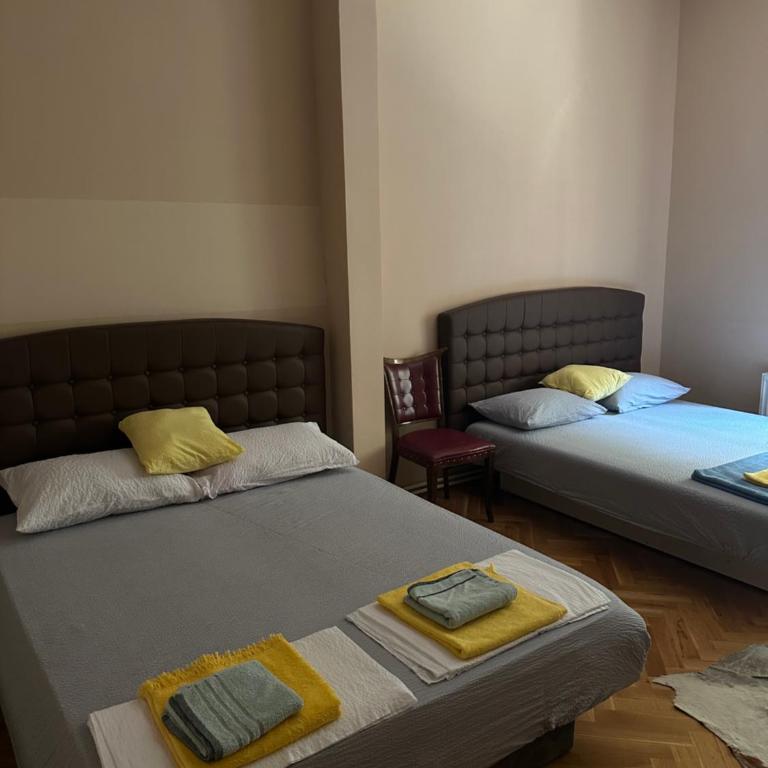 Billy Apartment - Three-Bedroom Apartment - 4