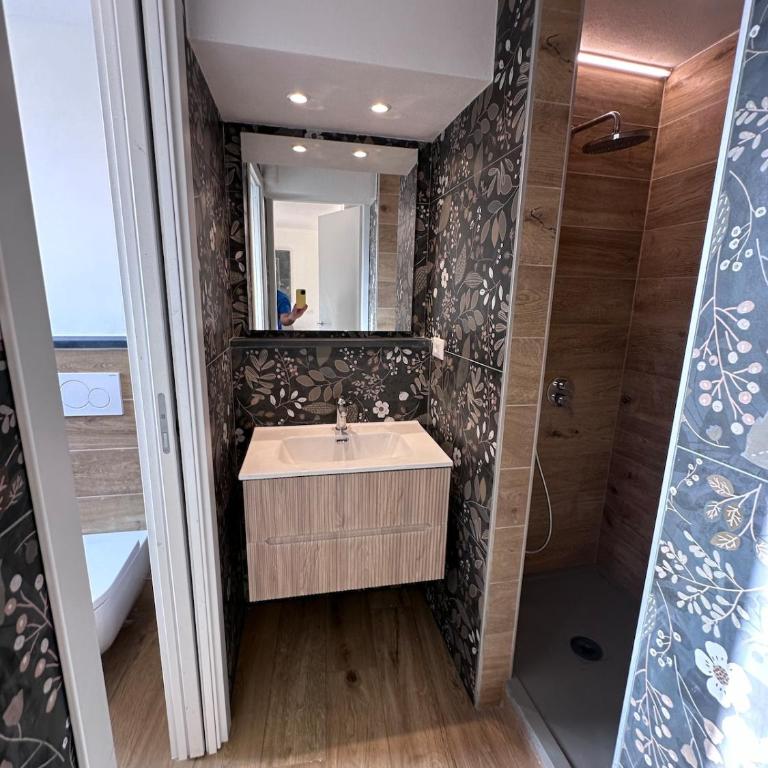 Kiwi home in the historic center with a small terrace - Appartamento con 2 Camere da Letto - 2
