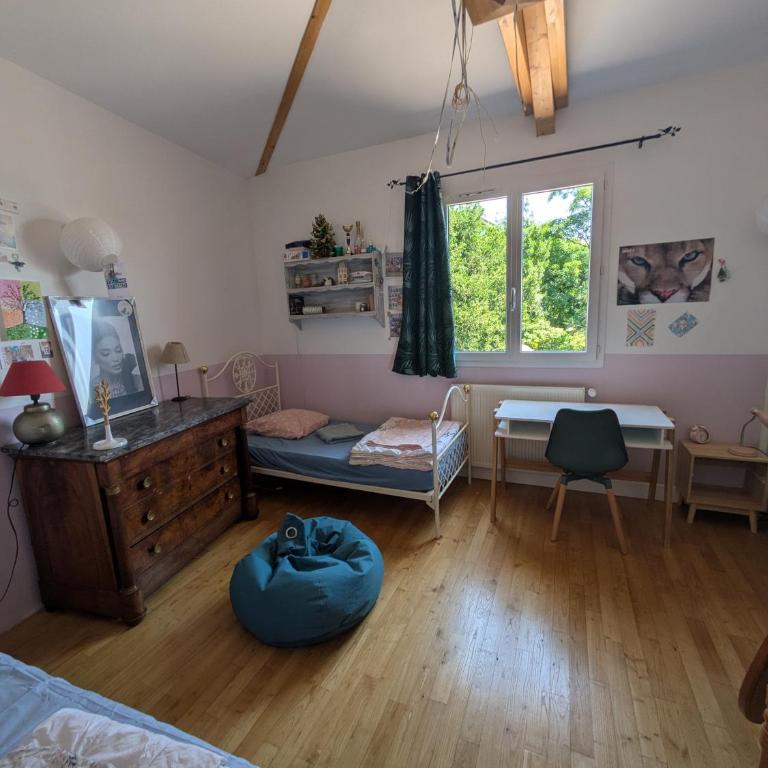 Belle maison, beau quartier, piscine, proche centre, 5 chambres - Villa - 38