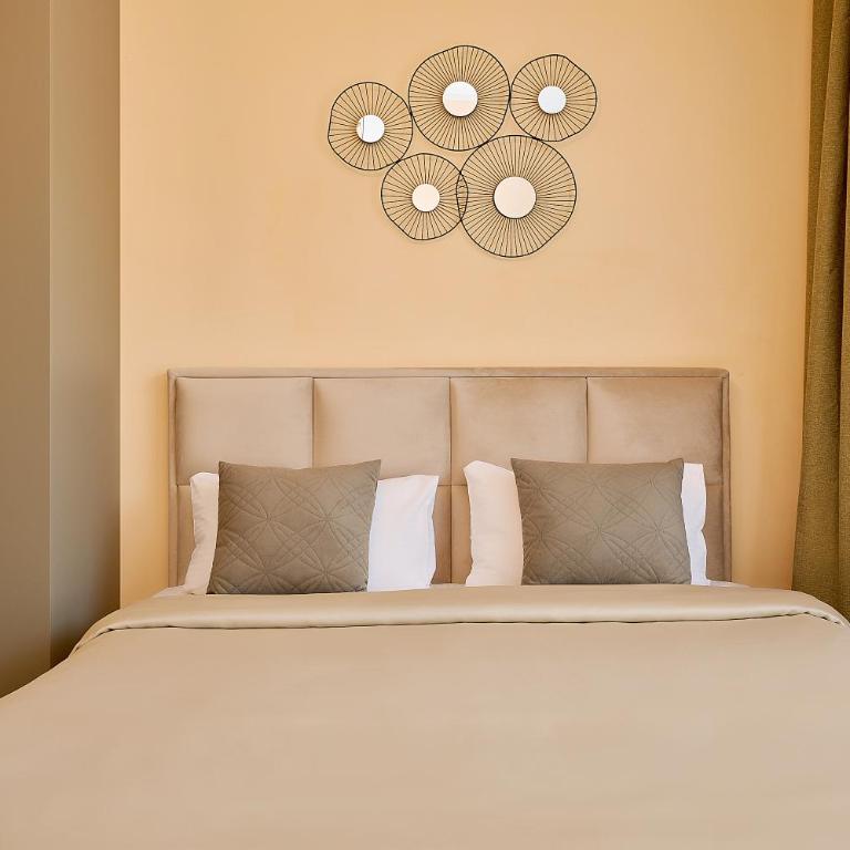 Casa Al Mare Residence, private studio, 1-st line, swimming pool - Studio with Mountain View - 14