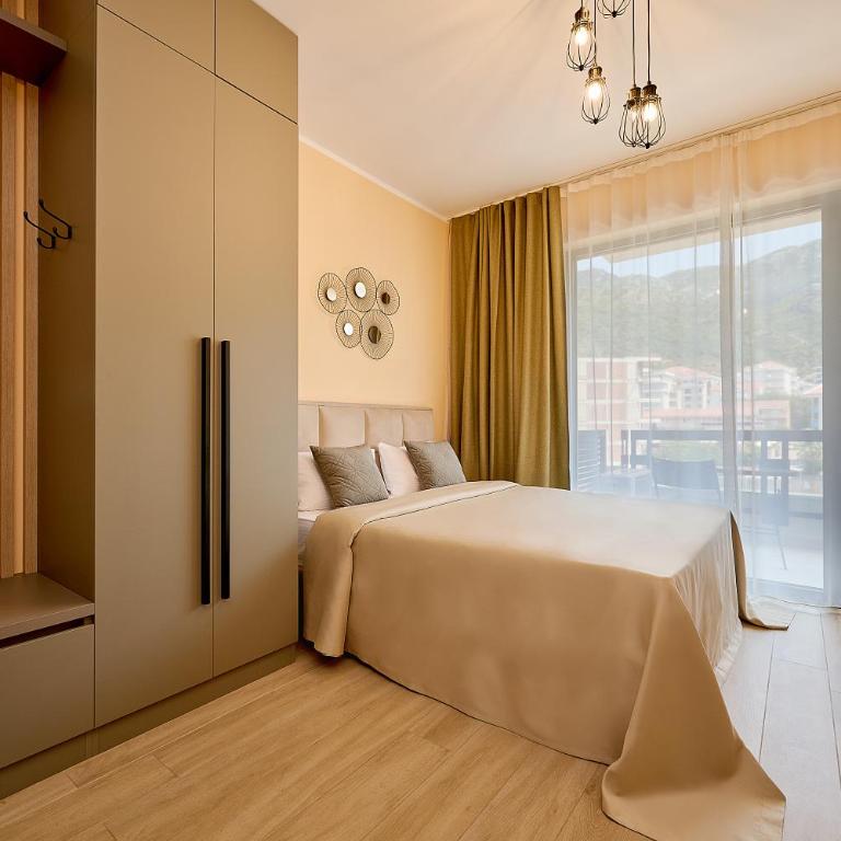 Casa Al Mare Residence, private studio, 1-st line, swimming pool - Studio with Mountain View - 15