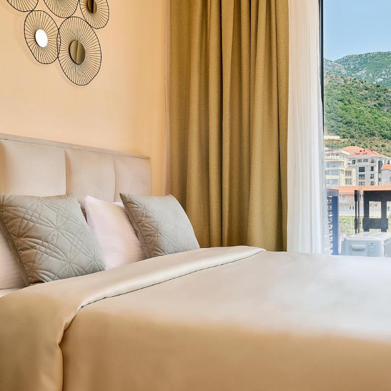 Casa Al Mare Residence, private studio, 1-st line, swimming pool - Studio with Mountain View - 11