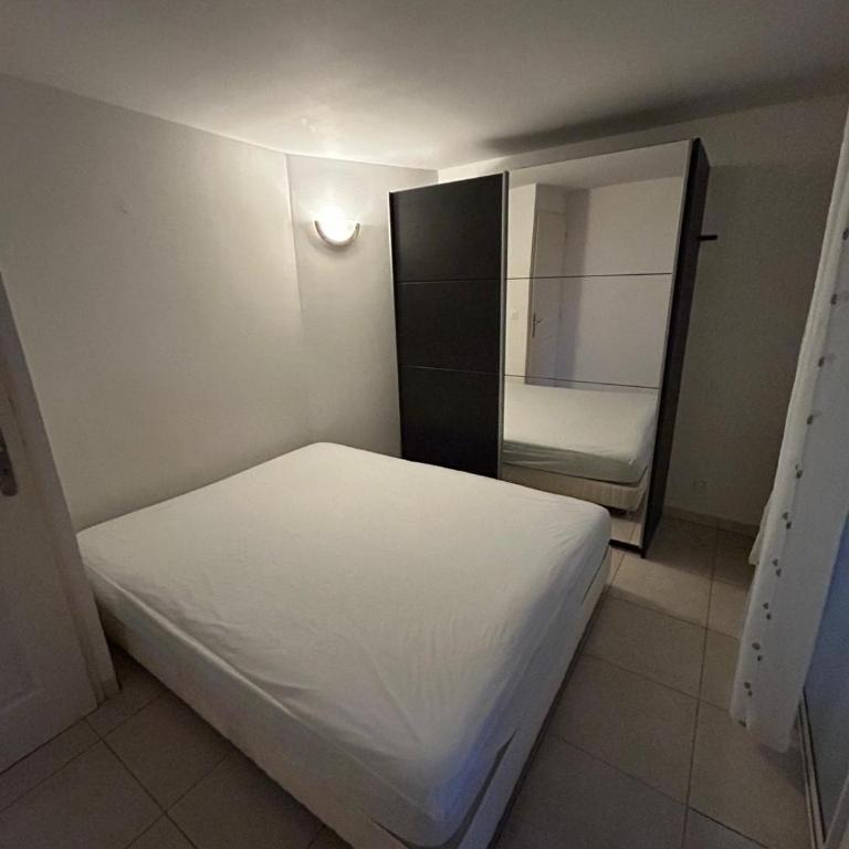 T2 Front de Mer et Piscine - Pieds dans l'eau - Apartment mit 1 Schlafzimmer - 3