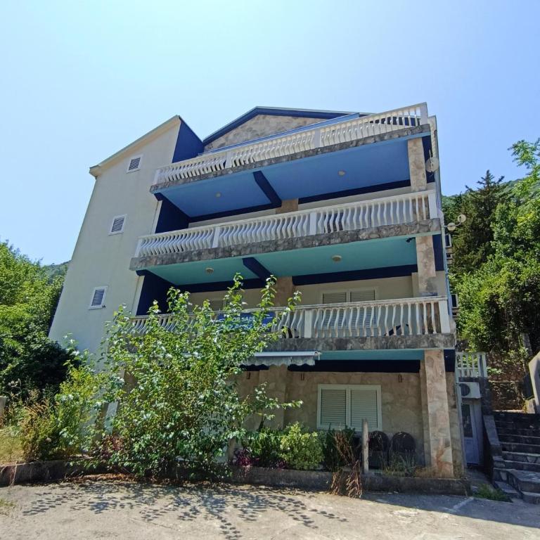 Spacious apartment Kotor - Three-Bedroom Apartment - 18