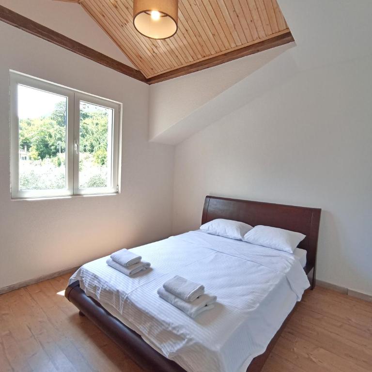 Spacious apartment Kotor - Three-Bedroom Apartment - 12