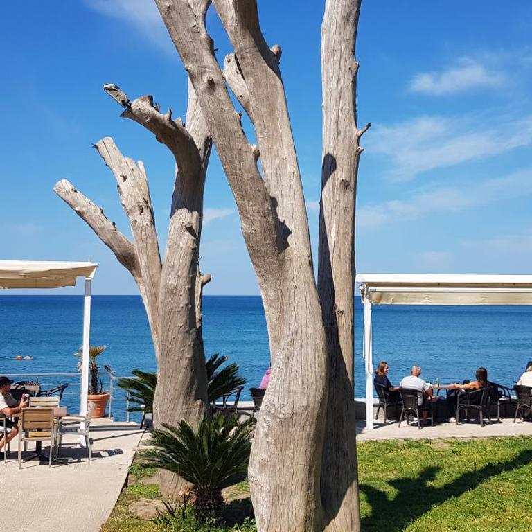 Emerald Dreamscape with Private Beach & Pool - One-Bedroom Apartment - 30