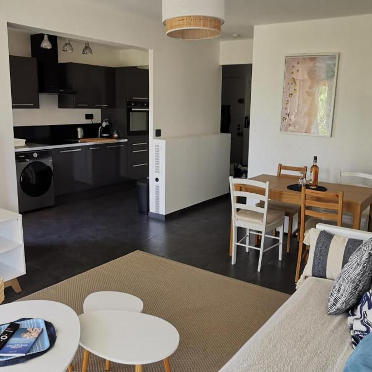 Spacieux 2 pièces avec terrasse, clim et parking - Appartement 1 Chambre - 8