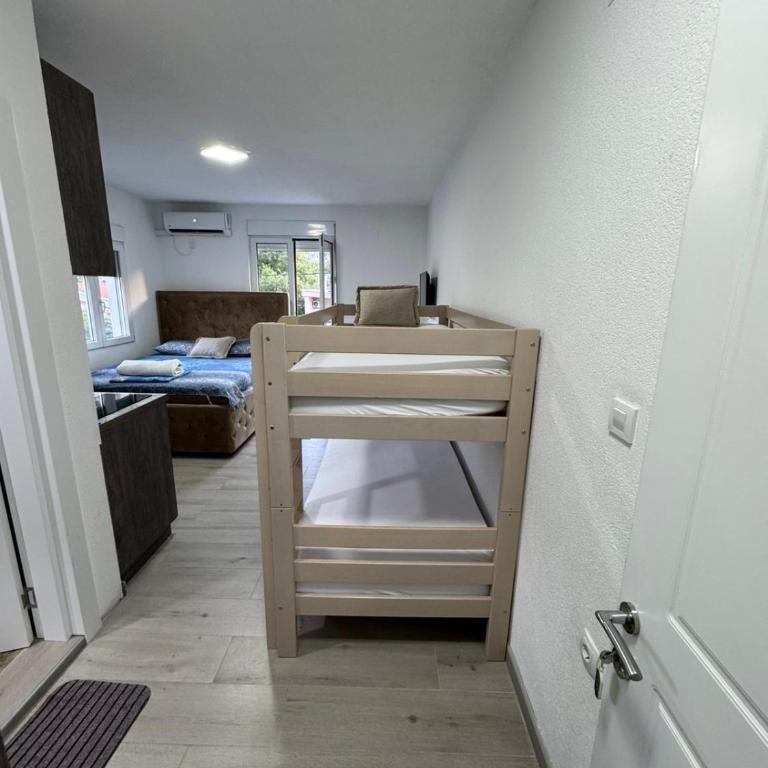 Spasic Apartments Sutomore - Deluks Dvokrevetna Soba sa Bračnim Krevetom i Balkonom - 3