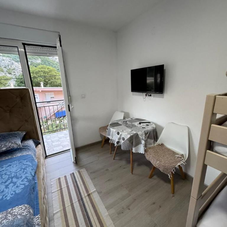 Spasic Apartments Sutomore - Deluks Dvokrevetna Soba sa Bračnim Krevetom i Balkonom - 1