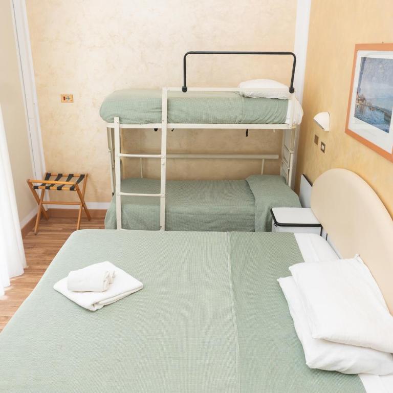 Hotel Adriatica sul Mare - Camera Quadrupla Standard - 7