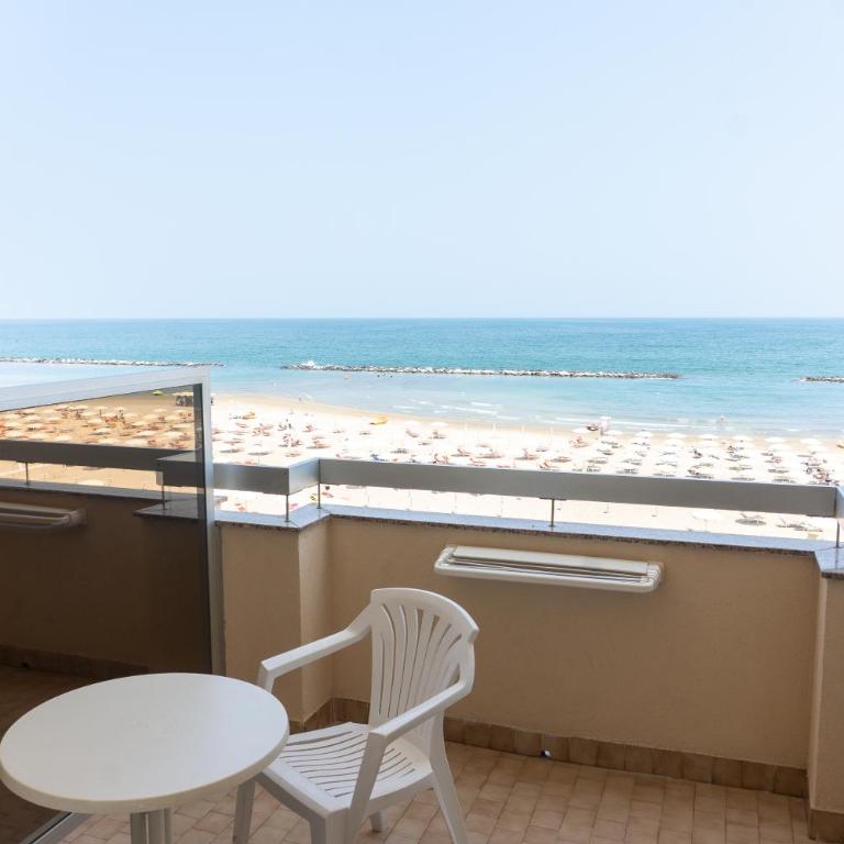 Hotel Adriatica sul Mare - Camera Matrimoniale/Doppia con Letti Singoli con Vista Mare - 1