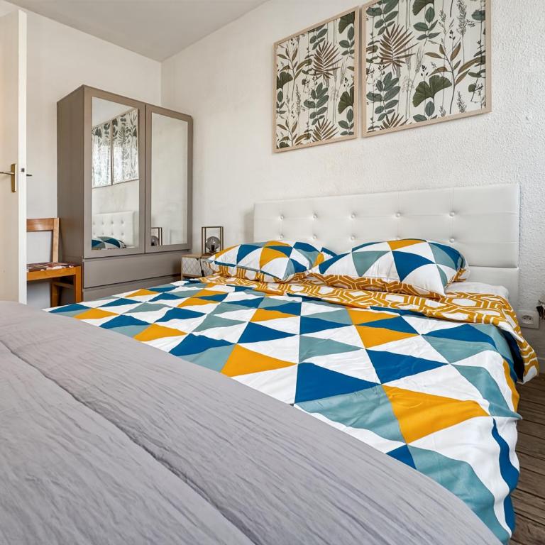 L'escale Arcachonnaise - Appartement T3 - 6 couchages - WIFI- PARKING PRIVÉ GRATUIT - Plages commerces à pied - Two-Bedroom Apartment with Balcony and Terrace - 17