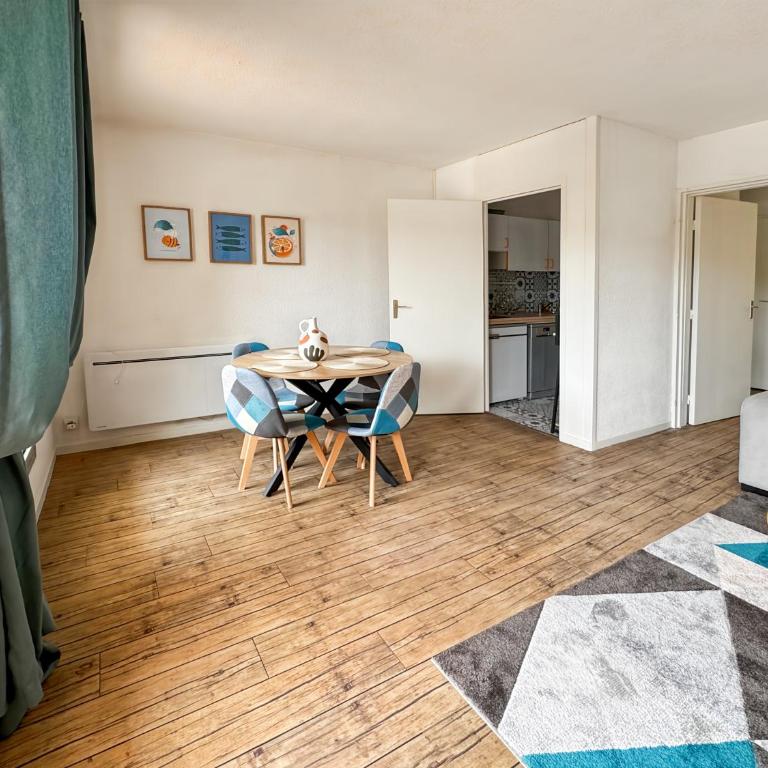 L'escale Arcachonnaise - Appartement T3 - 6 couchages - WIFI- PARKING PRIVÉ GRATUIT - Plages commerces à pied - Two-Bedroom Apartment with Balcony and Terrace - 4