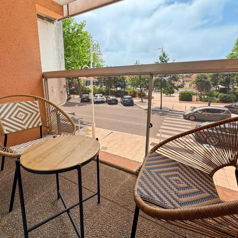 L'escale Arcachonnaise - Appartement T3 - 6 couchages - WIFI- PARKING PRIVÉ GRATUIT - Plages commerces à pied - Two-Bedroom Apartment with Balcony and Terrace - 7