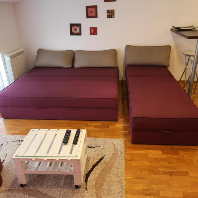 Purple and Green - One-Bedroom Apartment - 13