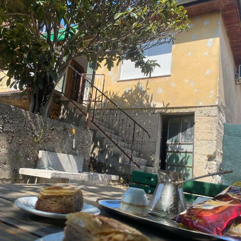 NANAs House - Entire Old House with private Yard - One-Bedroom Apartment - 22