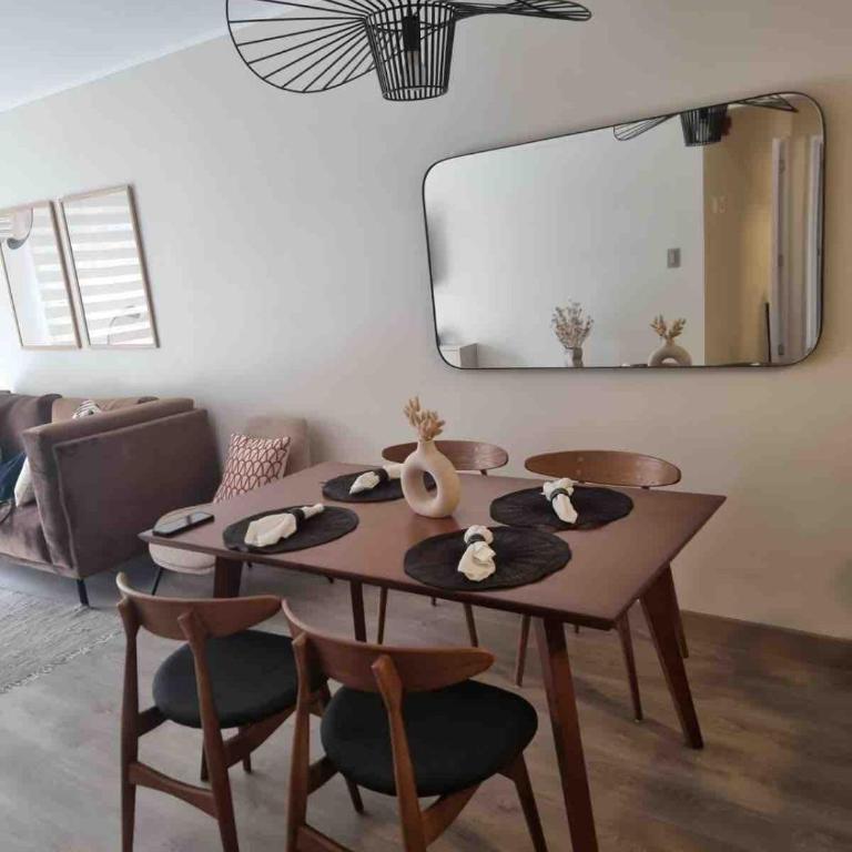 Cozy apartment by Parque Kennedy, Miraflores - Two-Bedroom Apartment - 5