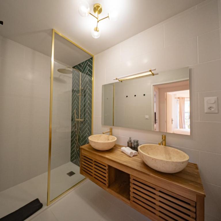 Charmant appartement proche mer - centre ville - Two-Bedroom Apartment with Terrace - 13