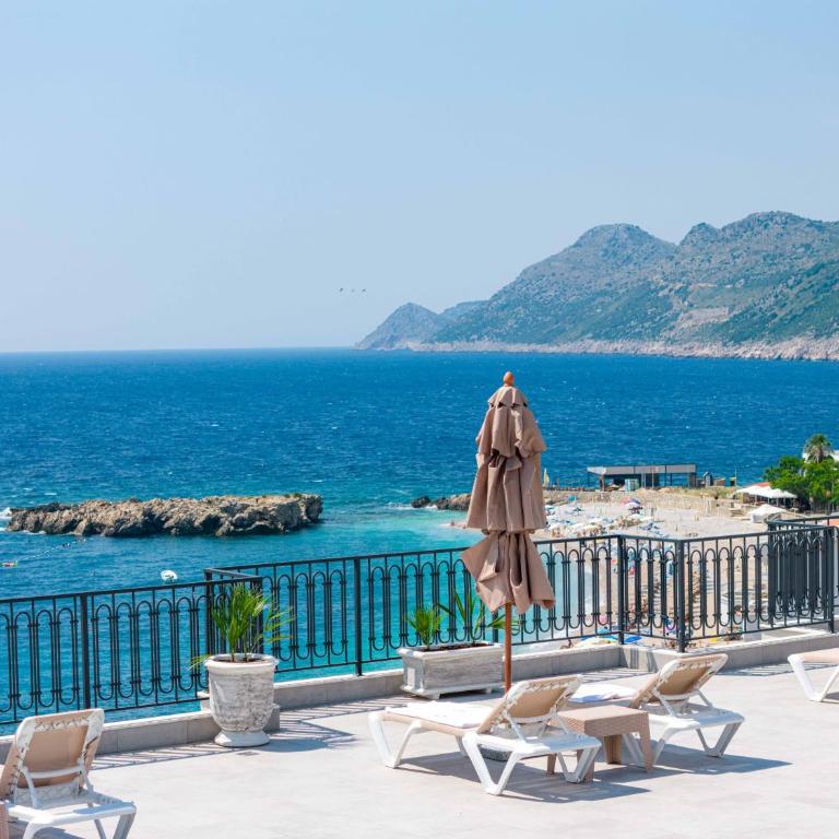 Skyline Apartments - One-Bedroom Apartment with Balcony and Sea View - 13