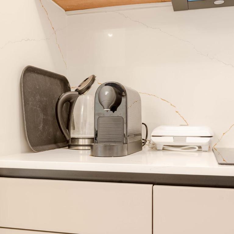 Skyline Apartments - One-Bedroom Apartment with Balcony and Sea View - 11