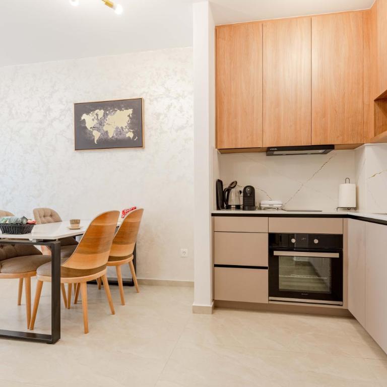 Skyline Apartments - One-Bedroom Apartment with Balcony and Sea View - 10