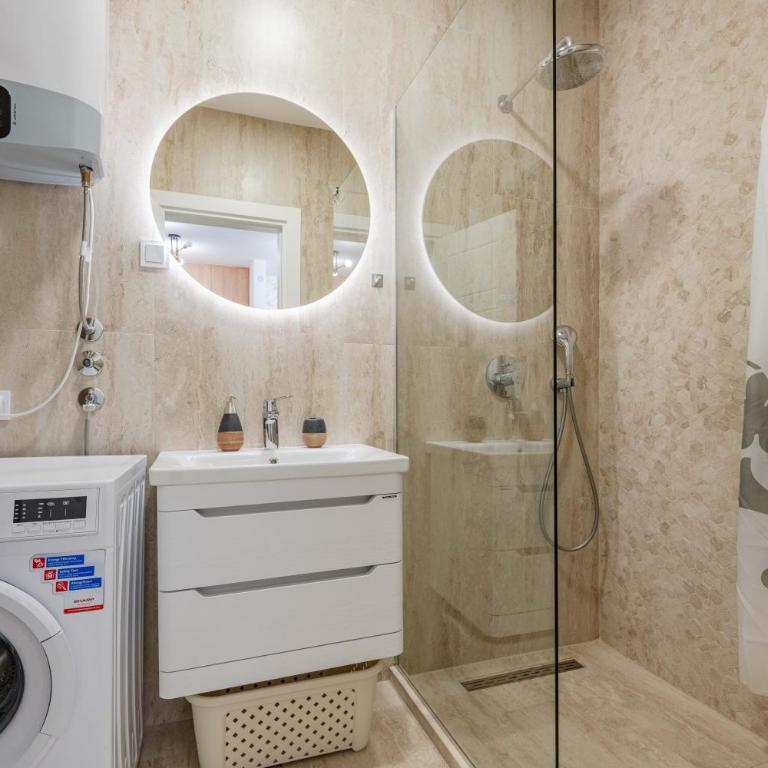 Skyline Apartments - One-Bedroom Apartment with Balcony and Sea View - 8
