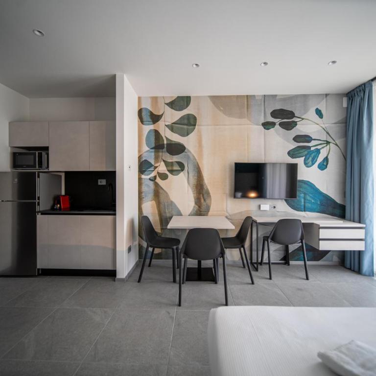 Residence Diana Seafront - Studio with Balcony and lateral Sea View - 1