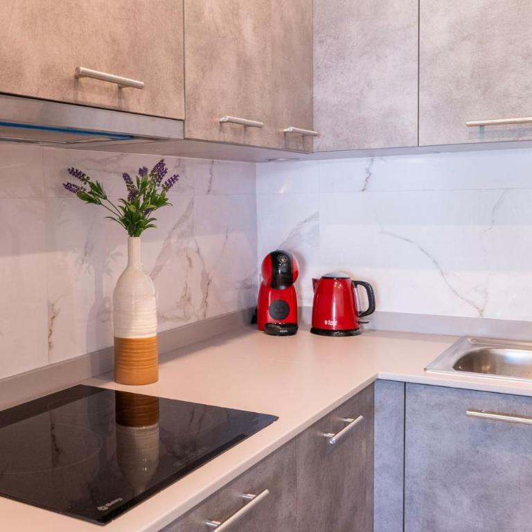 Stylish Coastal Living Near Estepona Marina - Apartamento - 8