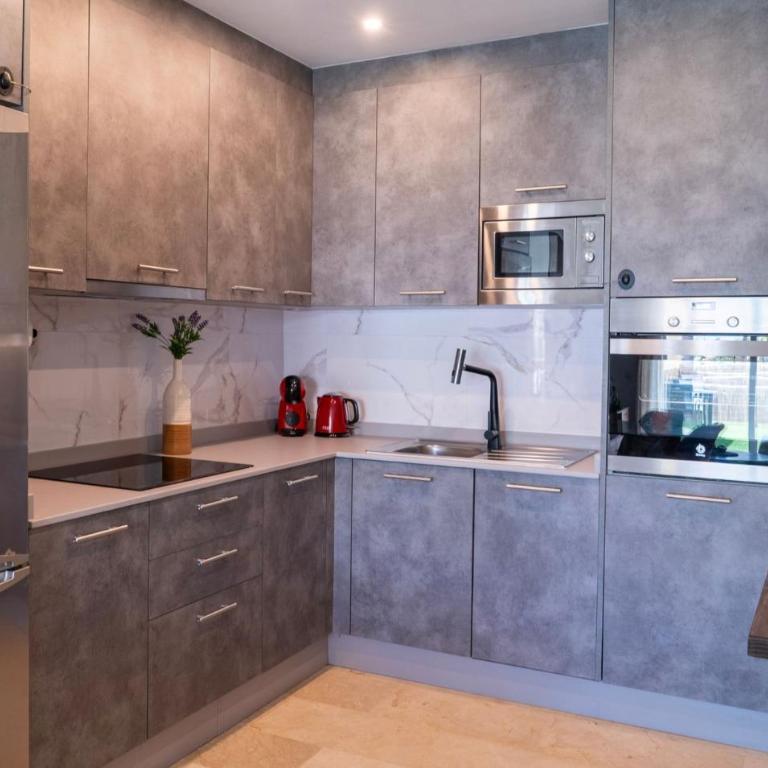 Stylish Coastal Living Near Estepona Marina - Apartamento - 9
