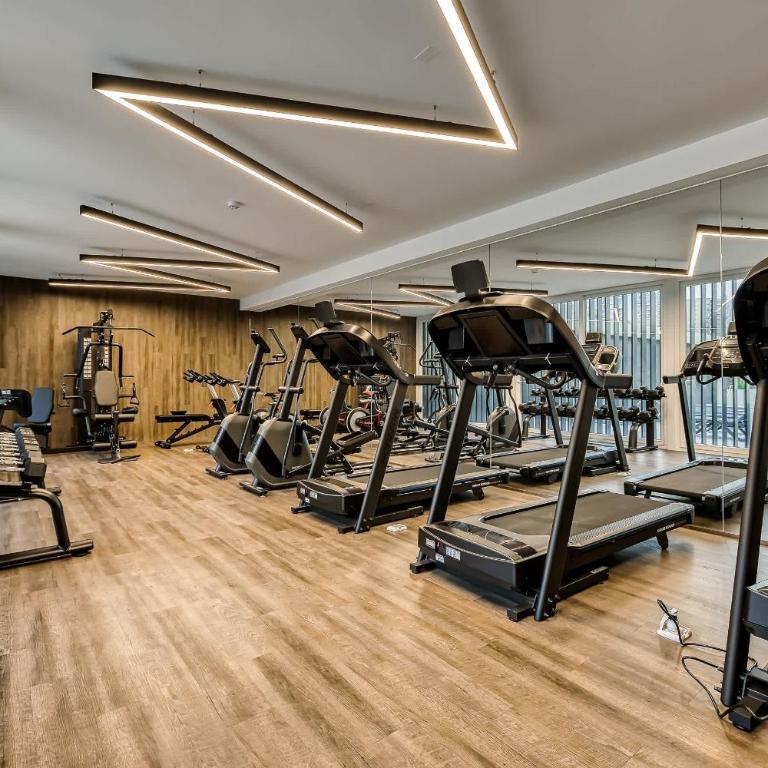 Cozy Apartment with AC Steps from Metro Hospitales - Apartment - 18