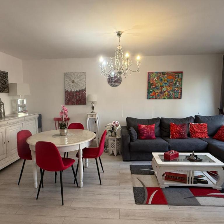 un cocon a deux pas du métro et avec parking inclus - Two-Bedroom Apartment - 8