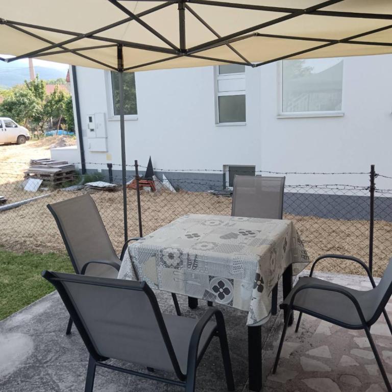 Sobe Paunović - Two-Bedroom Apartment - 12