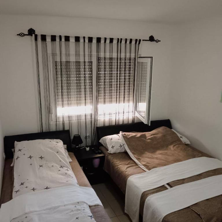 Sobe Paunović - Two-Bedroom Apartment - 13