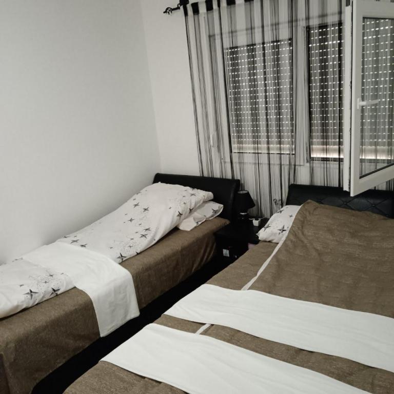 Sobe Paunović - Two-Bedroom Apartment - 26