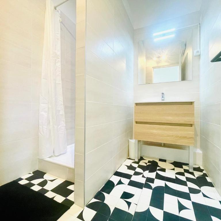 Appartement T3 - 2ème étage - Apartamento de 2 dormitorios - 17