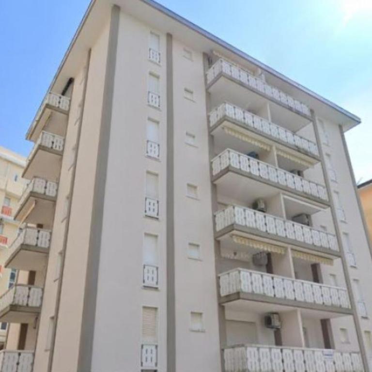 Sunny stay by the sea in Bibione - Apartment - 10