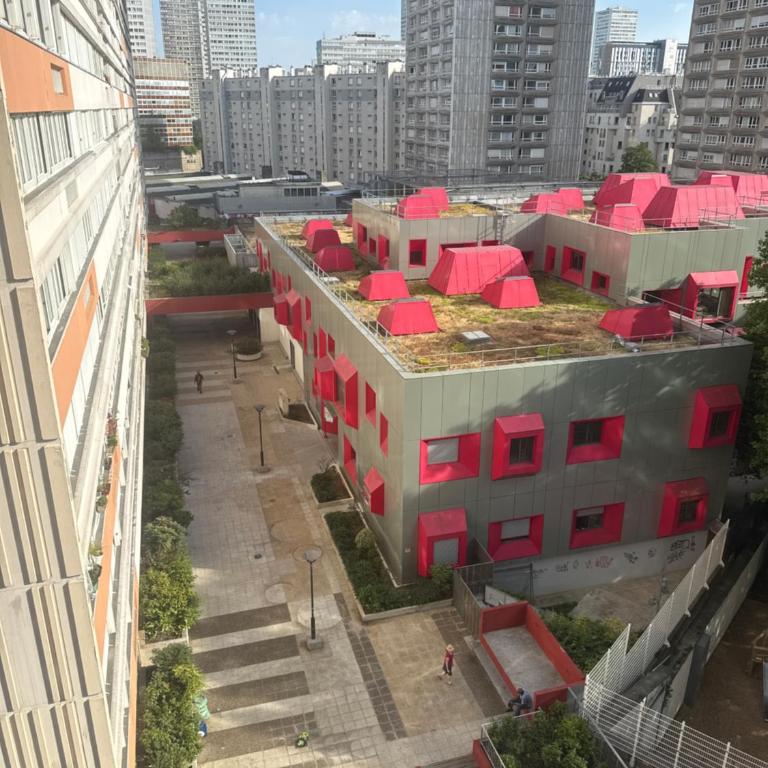 un cocon a deux pas du métro et avec parking inclus - Two-Bedroom Apartment - 28