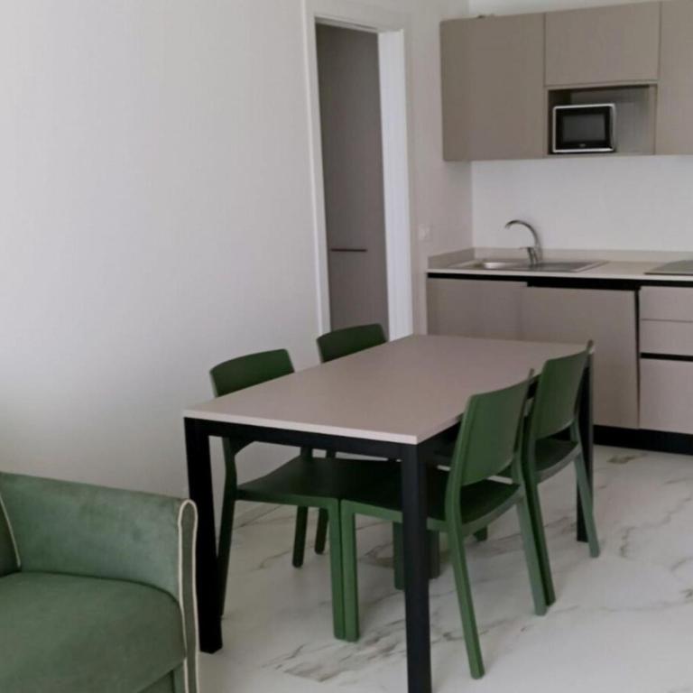 Modern flat for 5 guests with private fenced garden - Apartment - 2