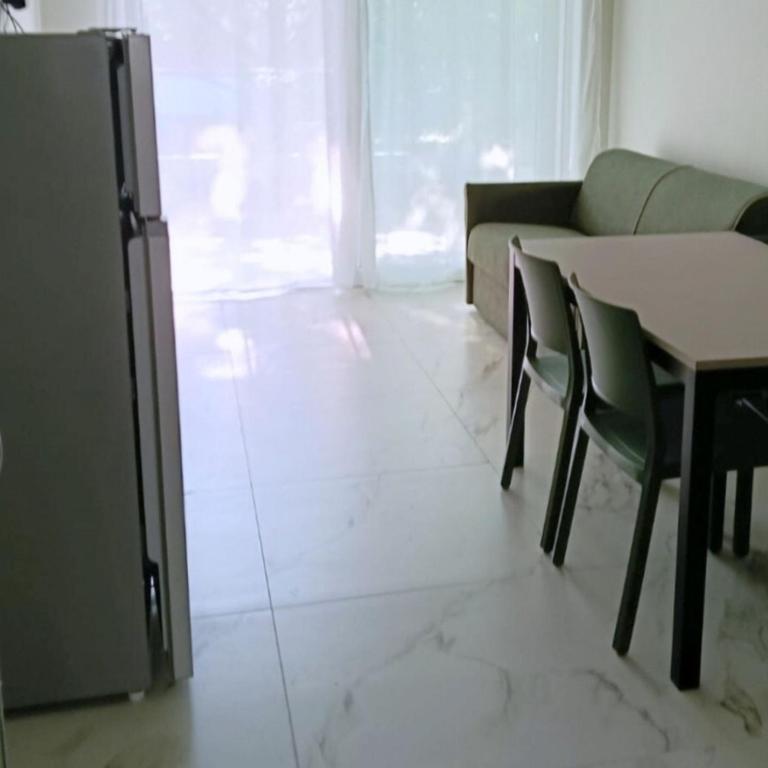 Modern flat for 5 guests with private fenced garden - Apartment - 5