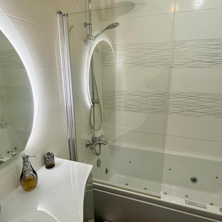un cocon a deux pas du métro et avec parking inclus - Two-Bedroom Apartment - 20