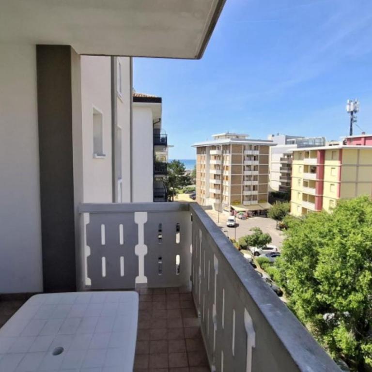 Relax on the terrace just 50 meters from the beach - Apartment - 2