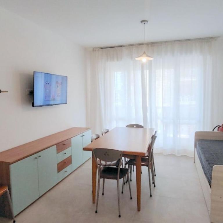 Relax on the terrace just 50 meters from the beach - Apartment - 5