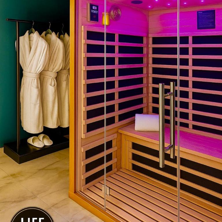 LIFE VOYAGE & SPA - Strasbourg's City Center Luxury Experience - Suite Deluxe - Private Sauna & 'Whirpool Bath' - 10