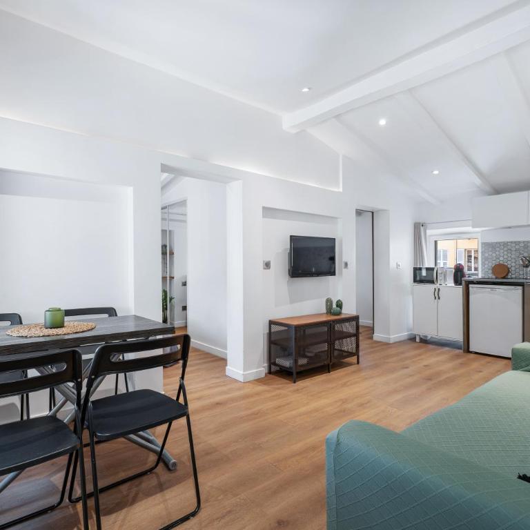 Nice Renting - 6B FRANCE - Massena beach design AC quiet center wifi - Appartement 2 Chambres - 3