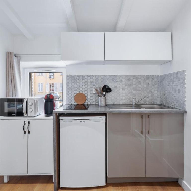 Nice Renting - 6B FRANCE - Massena beach design AC quiet center wifi - Appartement 2 Chambres - 13