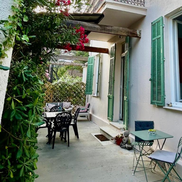 Oasis de verdure en centre-ville - jacuzzi privé - One-Bedroom Apartment - 11