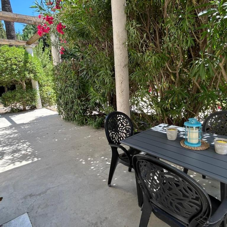 Oasis de verdure en centre-ville - jacuzzi privé - One-Bedroom Apartment - 18