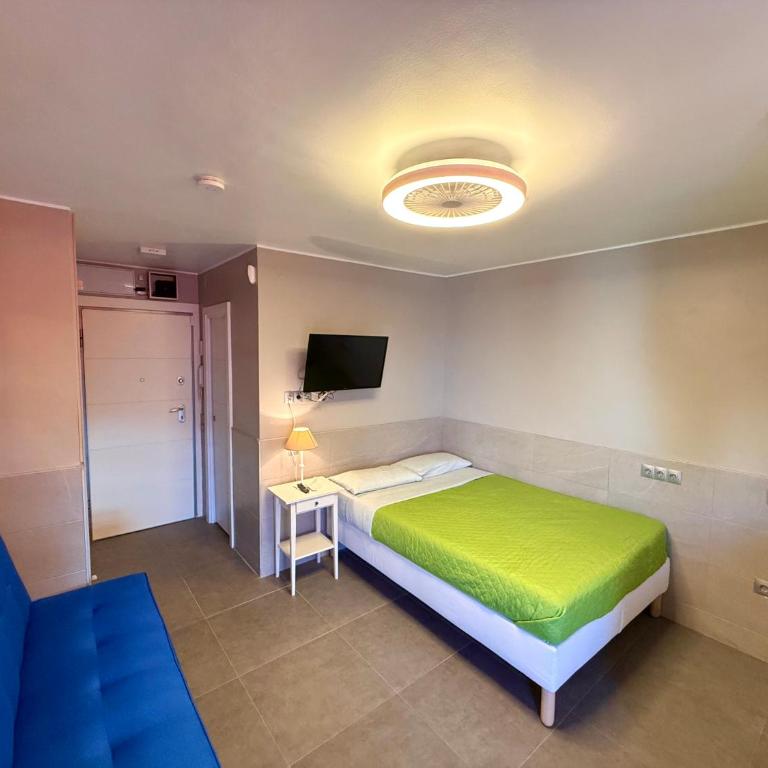 Newly renovated beach studio - One-Bedroom Apartment - 1