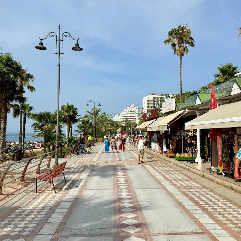 Newly renovated beach studio - One-Bedroom Apartment - 32