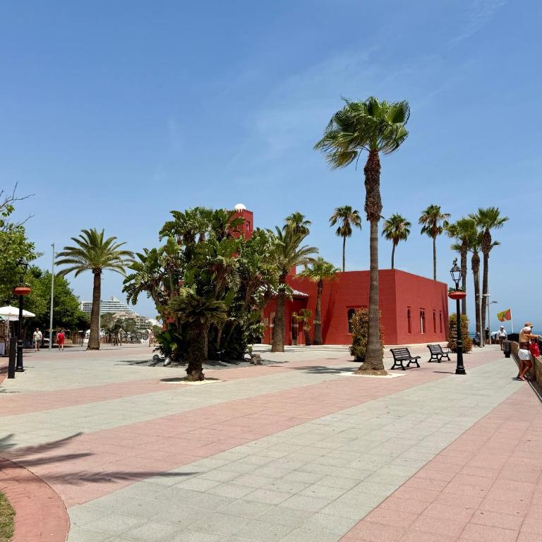 Newly renovated beach studio - One-Bedroom Apartment - 37